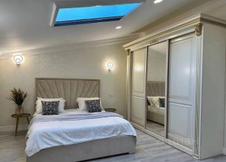 Сдаю 1-ком. квартиру, 70 м2, Каспийск, проспект Акулиничева, 23к2