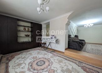 Продаю 3-ком. квартиру, 80 м2, Дербент, улица Генриха Гасанова, 3