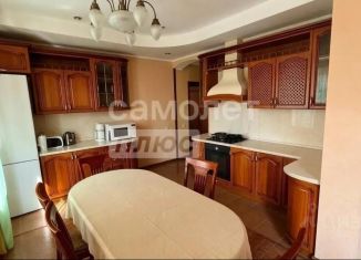Продам 5-ком. квартиру, 129.8 м2, Курская область, улица Димитрова, 1