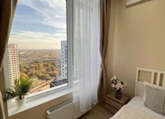 Сдается в аренду 1-комнатная квартира, 68 м2, Астрахань, улица Бехтерева, 2Б, Кировский район