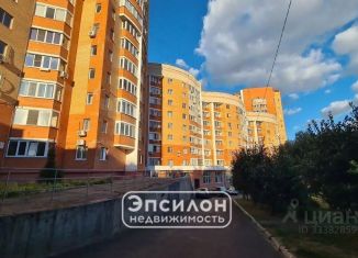 Продажа трехкомнатной квартиры, 140 м2, Курск, улица Челюскинцев, 25