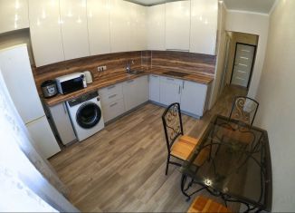 Сдаю в аренду 2-ком. квартиру, 70 м2, Хабаровск, Фабричный переулок, 2А