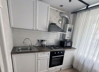 Сдается 3-комнатная квартира, 44 м2, Казань, улица Новаторов, 5