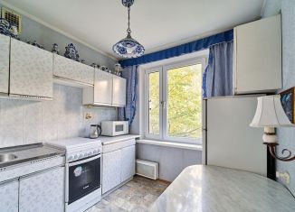 Сдам 3-ком. квартиру, 60 м2, Москва, Тарусская улица, 4, метро Новоясеневская