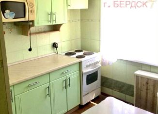 Сдаю 2-ком. квартиру, 45 м2, Бердск, Микрорайон, 14