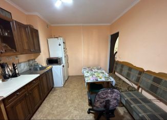 Продаю 3-ком. квартиру, 72 м2, Нальчик, улица Ахохова, 94