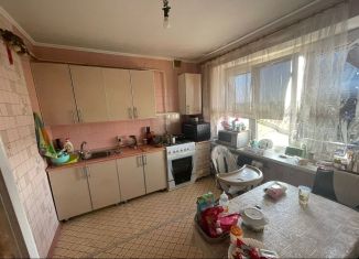 Сдам в аренду 2-ком. квартиру, 55 м2, Армавир, улица Ефремова, 11