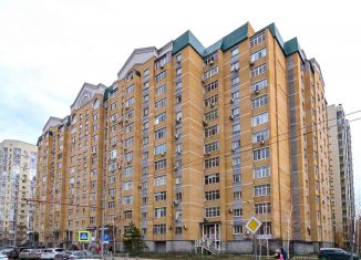 Продам 1-комнатную квартиру, 58 м2, Казань, Ново-Савиновский район, улица Адоратского, 1