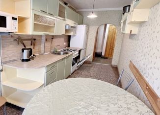 Сдача в аренду 2-ком. квартиры, 50 м2, Санкт-Петербург, Рижский проспект, 46, метро Нарвская