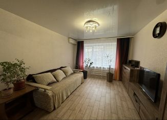 Аренда 2-ком. квартиры, 55 м2, Ейск, Западная улица, 1