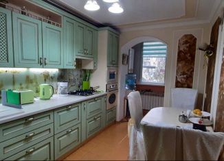 Аренда трехкомнатной квартиры, 95 м2, Евпатория, проспект Ленина, 49