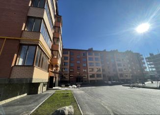 Продам 1-ком. квартиру, 52.6 м2, Владикавказ, улица Курсантов-Кировцев, 13В