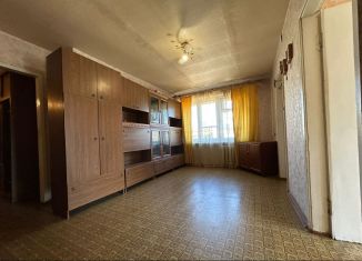 Продается четырехкомнатная квартира, 64 м2, Балаково, улица Ленина, 109