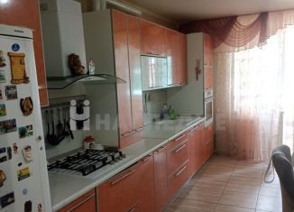 Продам 2-ком. квартиру, 65 м2, Кропоткин, 1-й микрорайон, 18