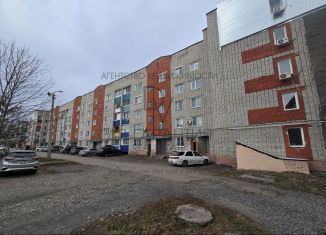 Продается 3-комнатная квартира, 61.1 м2, рабочий посёлок Эльбан, 2-й микрорайон, 9