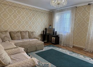 Сдается 2-ком. квартира, 90 м2, Дагестан, улица Сурмача, 2