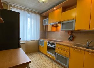 Продам 3-ком. квартиру, 68 м2, Тольятти, улица Автостроителей, 56