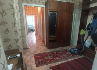 Сдается в аренду трехкомнатная квартира, 80 м2, Калтан, улица Дзержинского, 11