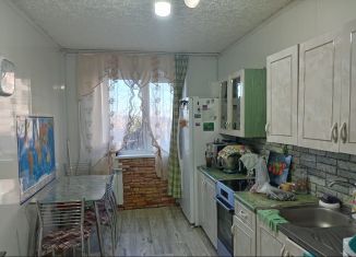 Продается 4-комнатная квартира, 97.1 м2, Осинники, улица Победы, 44