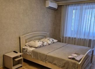 Сдам в аренду 1-ком. квартиру, 40 м2, Армавир, улица Энгельса