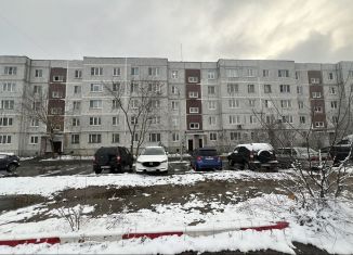 Сдам в аренду трехкомнатную квартиру, 60 м2, Куровское, Коммунистическая улица, 60