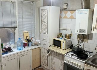 Продаю 5-ком. квартиру, 63 м2, Новочеркасск, улица Мичурина, 23