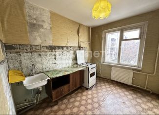 Продаю трехкомнатную квартиру, 65 м2, Магнитогорск, проспект Карла Маркса, 198