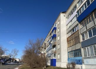 Продаю 2-комнатную квартиру, 49 м2, Курганская область, улица Спартака, 2