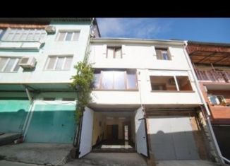 Продам гараж, 30 м2, посёлок городского типа Партенит, Приозёрная улица, 11