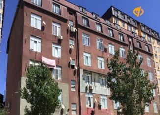 Продаю 2-комнатную квартиру, 75 м2, Махачкала, улица Кара Караева, 9