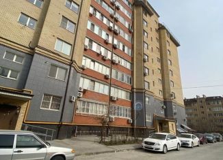 Продаю 3-ком. квартиру, 92 м2, Элиста, улица Ю. Клыкова, 81Гк2