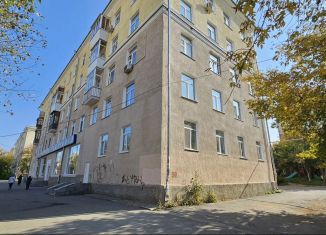 Продажа 2-комнатной квартиры, 53 м2, Екатеринбург, улица Баумана, 18, метро Уралмаш