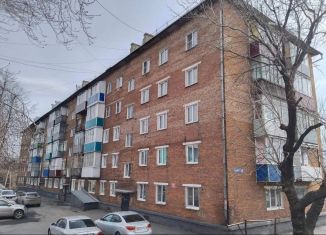 Продажа четырехкомнатной квартиры, 60 м2, Прокопьевск, улица Петренко, 14