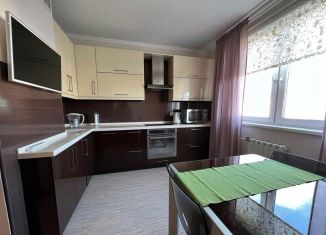 Сдам в аренду 3-ком. квартиру, 75 м2, Москва, улица Маршала Катукова, 3к1, метро Строгино