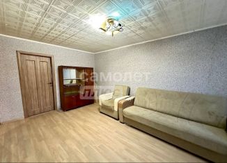 Продам 3-ком. квартиру, 60.3 м2, Первоуральск, проспект Космонавтов, 19