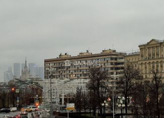 Сдаю в аренду 3-ком. квартиру, 95.8 м2, Москва, Страстной бульвар, 4, метро Тверская