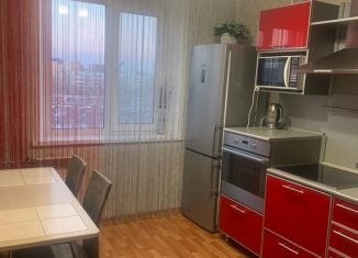 Сдаю 3-ком. квартиру, 65 м2, Абакан, улица Крылова, 73