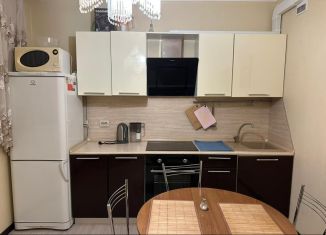 Аренда 1-комнатной квартиры, 50 м2, Москва, улица Новаторов, 36к1