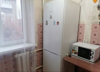 Сдам 3-ком. квартиру, 60 м2, Шахты, улица Ворошилова, 3