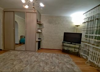 Продаю 3-ком. квартиру, 57.3 м2, Тюмень, улица Ватутина, 18