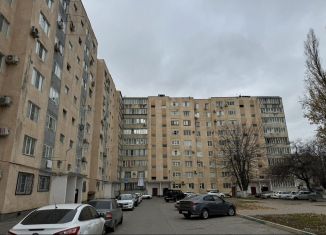 Продаю двухкомнатную квартиру, 55 м2, Грозный, улица Субры Кишиевой, 1