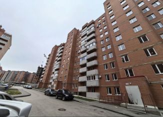 Продается трехкомнатная квартира, 74.2 м2, Волгоград, улица имени Старшего Лейтенанта Токарева, 11, Кировский район