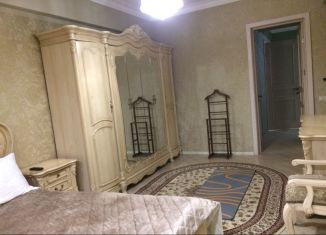 Сдам 3-ком. квартиру, 120 м2, Дагестан, улица Пирогова, 16