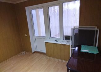 Продается 3-комнатная квартира, 61 м2, Уварово, 3-й микрорайон, 2