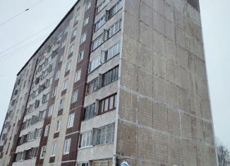 Сдам трехкомнатную квартиру, 74 м2, Луга, проспект Володарского, 26