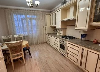 Сдается в аренду двухкомнатная квартира, 110 м2, Симферополь, Таврическая улица, 9, Киевский район