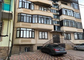 Квартира на продажу со свободной планировкой, 200 м2, Буйнакск, улица Хизроева, 3