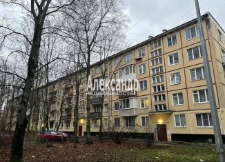 Продам 3-комнатную квартиру, 56 м2, Санкт-Петербург, Новоизмайловский проспект, 38к3, метро Парк Победы