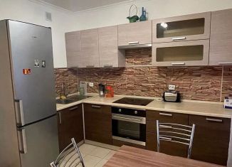 Сдаю в аренду 3-ком. квартиру, 90 м2, посёлок Коммунарка, улица Александры Монаховой, 92к1