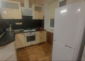 Сдается в аренду 2-ком. квартира, 50 м2, Энгельс, Полтавская улица, 15